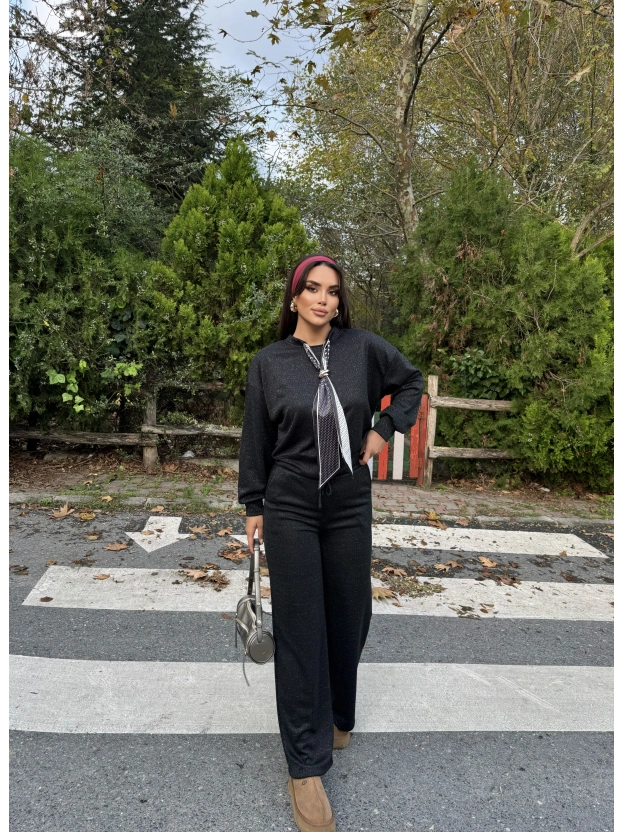 Siyah Fularlı Simli Takım