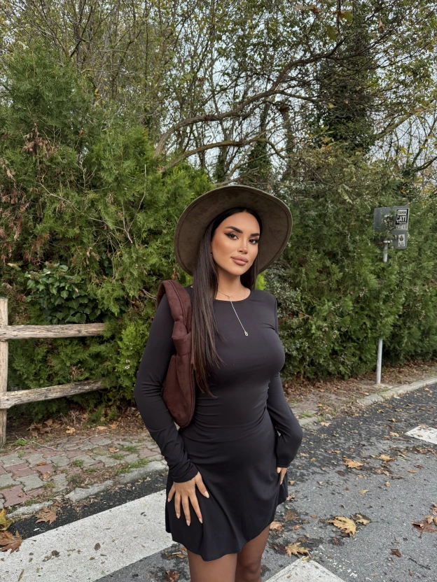 Siyah Bisiklet Yaka Volanlı Elbise