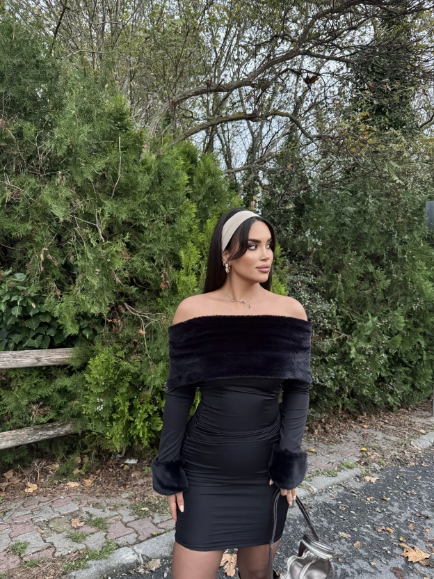 Siyah Kürklü Madonna Yaka Elbise