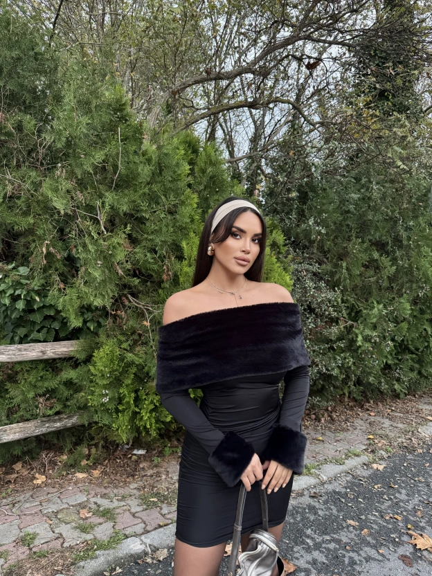 Siyah Kürklü Madonna Yaka Elbise