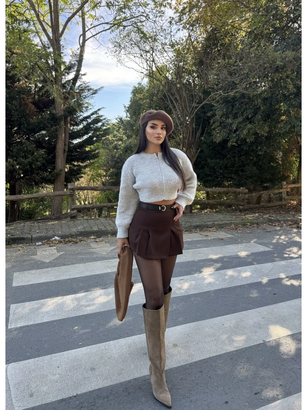 Kahverengi Pileli Kemerli Şort Etek