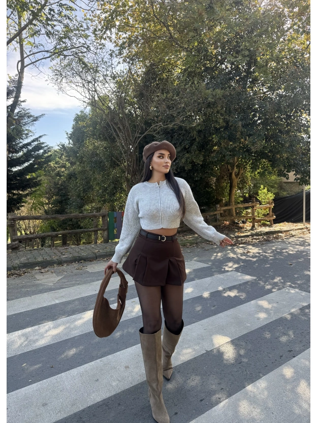 Kahverengi Pileli Kemerli Şort Etek