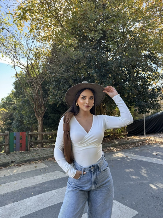 Beyaz Kruvaze Yaka Bodysuit