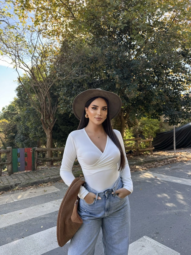 Beyaz Kruvaze Yaka Bodysuit