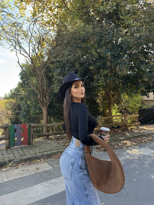 Siyah Kruvaze Yaka Bodysuit