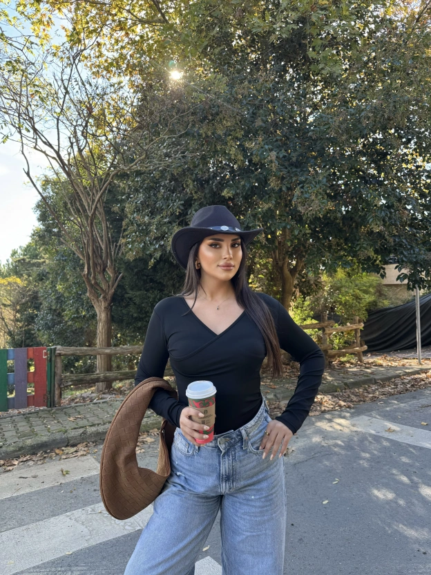 Siyah Kruvaze Yaka Bodysuit