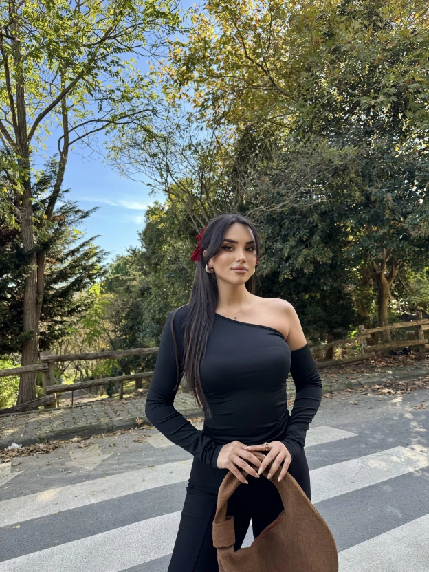 Siyah Tek Omuz Crop