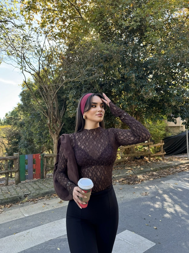 Kahverengi Bürümcük Dantel Detay Bluz