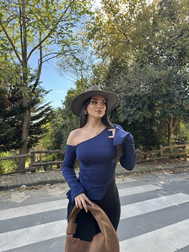 Lacivert Tek Omuz Büzgülü Asimetrik Crop