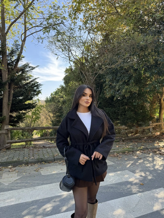 Siyah Bağlamalı Tasarım Mont
