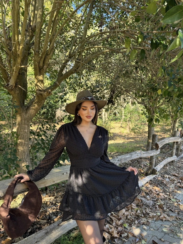 Siyah V Yaka Güpürlü Elbise