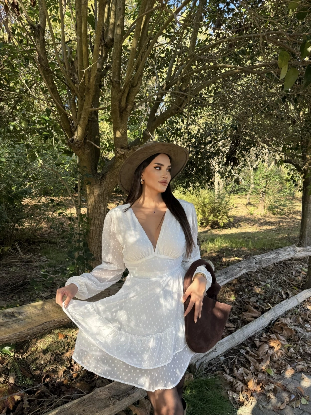 Beyaz V Yaka Güpürlü Elbise