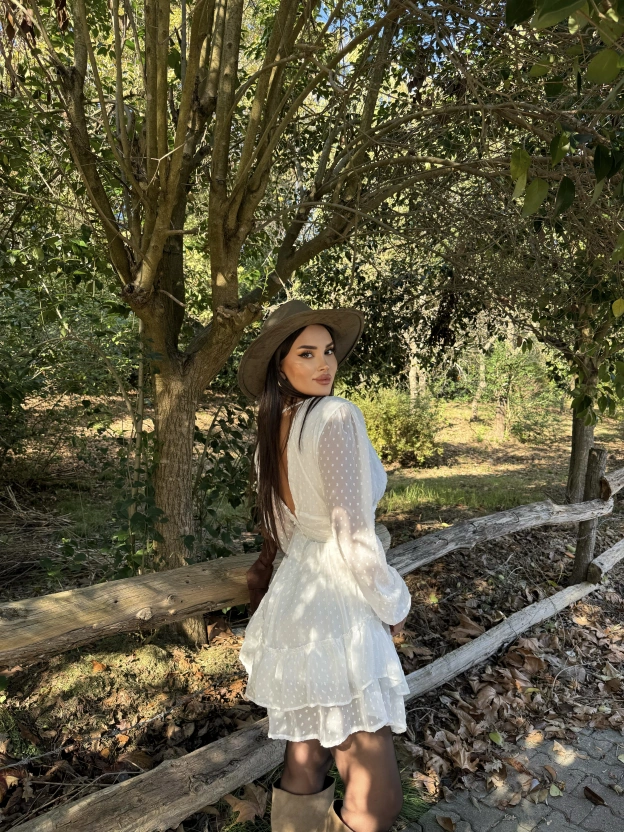 Beyaz V Yaka Güpürlü Elbise