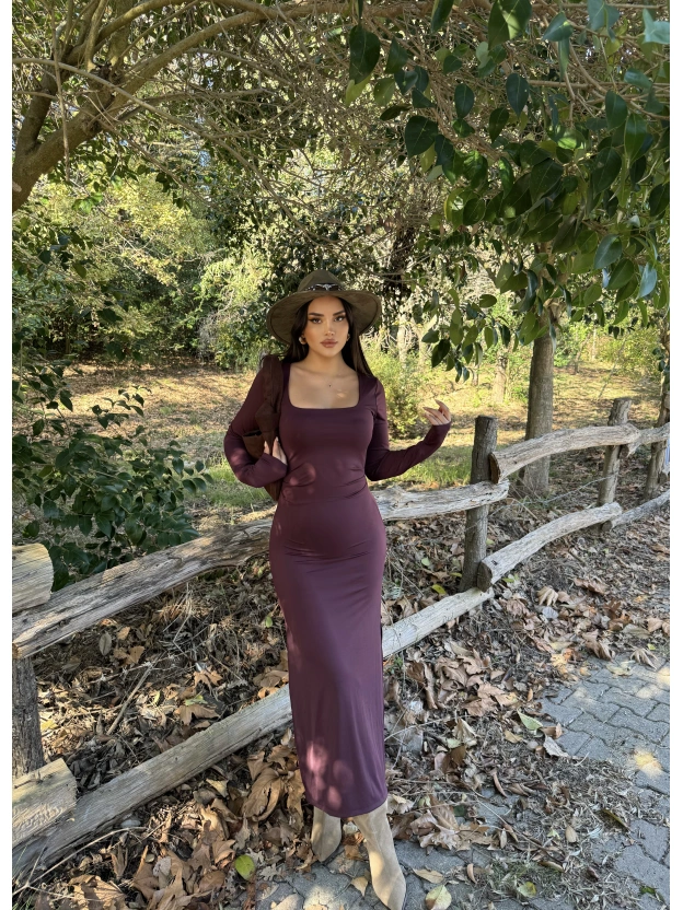 Mürdüm Kare Yaka Yırtmaçlı Uzun Elbise