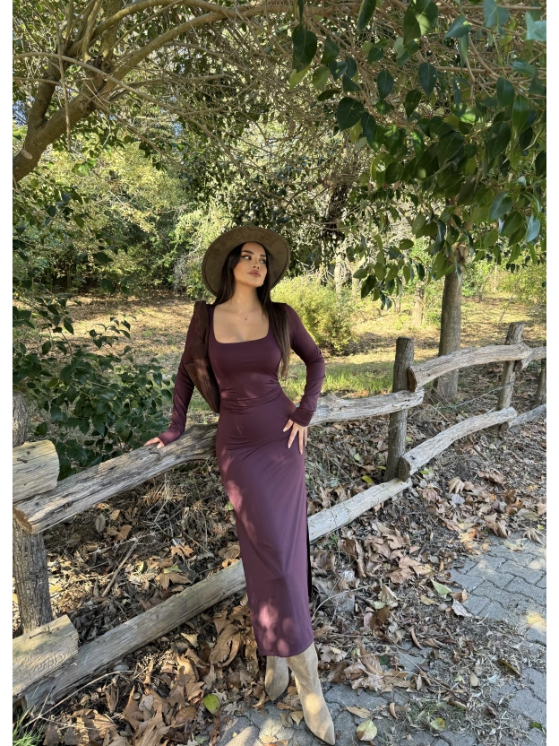 Mürdüm Kare Yaka Yırtmaçlı Uzun Elbise