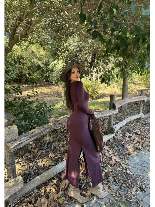 Mürdüm Kare Yaka Yırtmaçlı Uzun Elbise