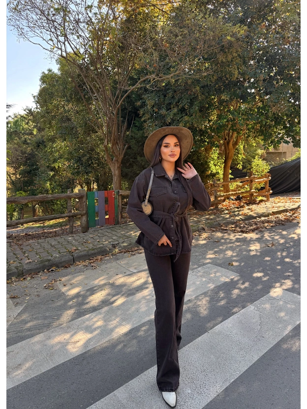 Kahverengi Kuşaklı Denim Takım