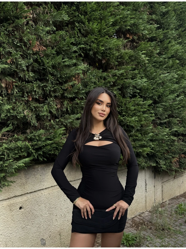 Siyah Göğüs Tokalı Mini Elbise