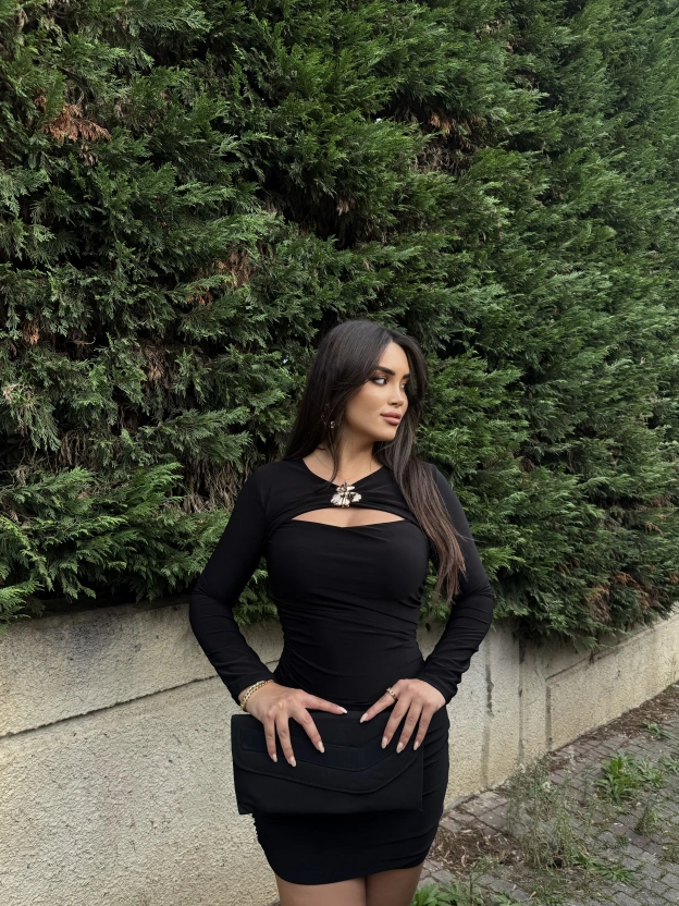 Siyah Göğüs Tokalı Mini Elbise