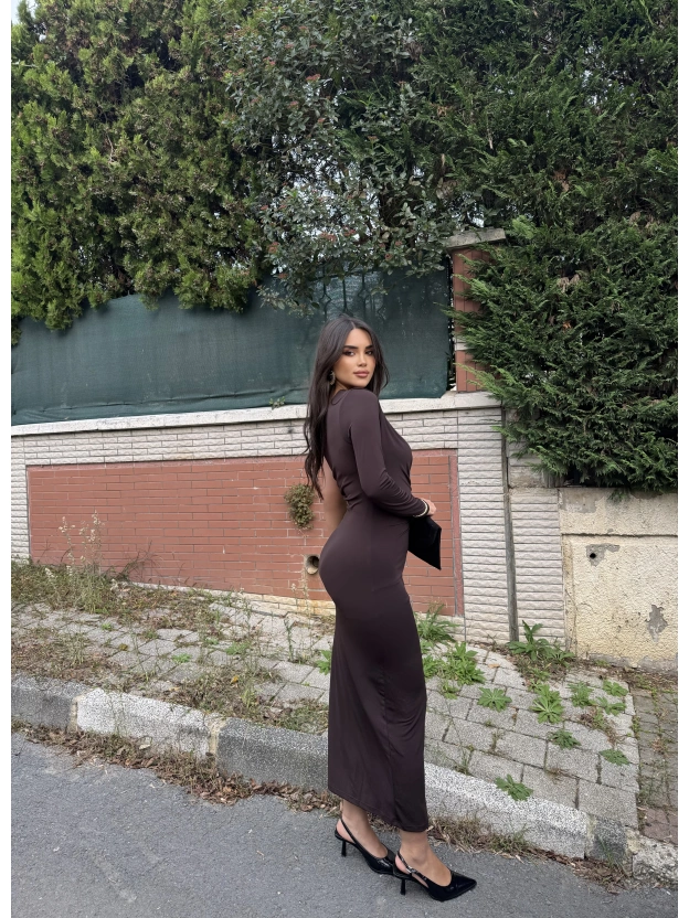 Kahverengi Tek Kol Tokalı Uzun Elbise