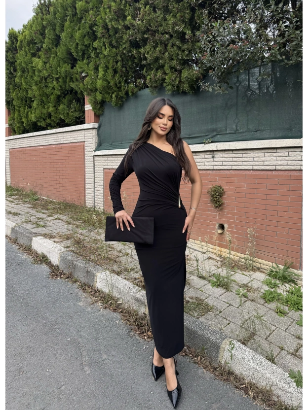 Siyah Tek Kol Tokalı Uzun Elbise