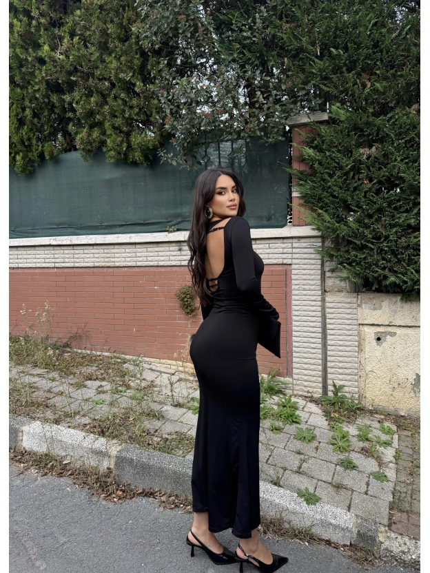 Siyah Sırt Dekolteli Uzun Elbise