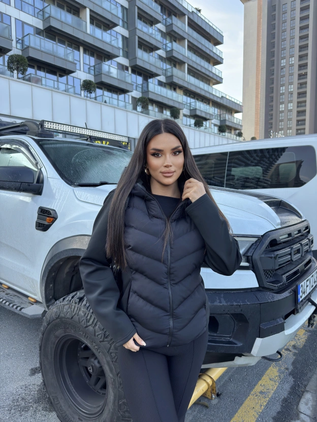 Siyah Kapüşonlu Range Mont