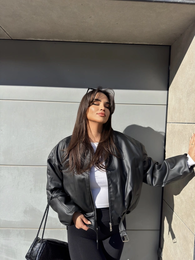 Siyah İçi Peluş Kemerli Deri Ceket