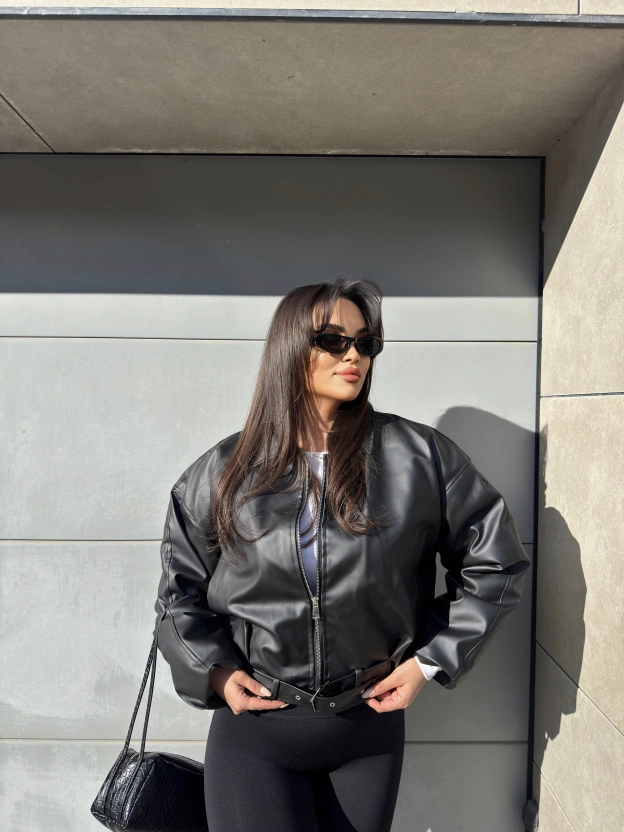 Siyah İçi Peluş Kemerli Deri Ceket