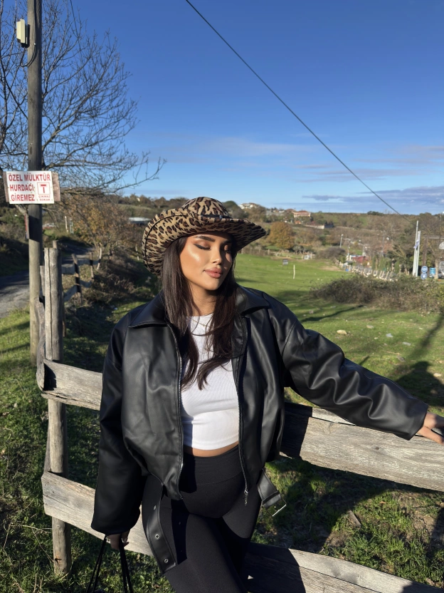 Siyah İçi Peluş Kemerli Deri Ceket