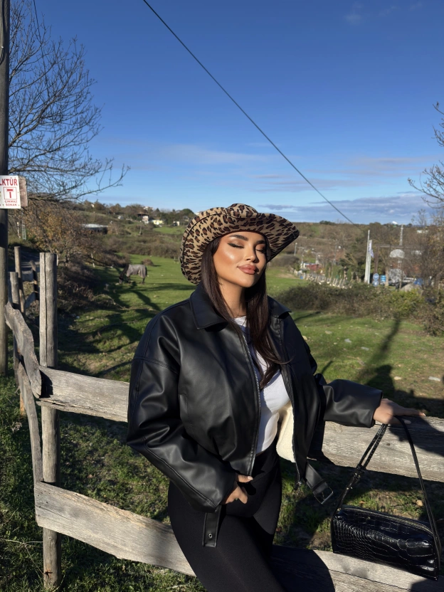 Siyah İçi Peluş Kemerli Deri Ceket