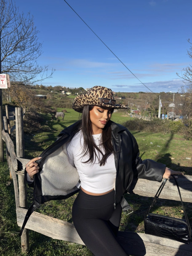 Siyah İçi Peluş Kemerli Deri Ceket