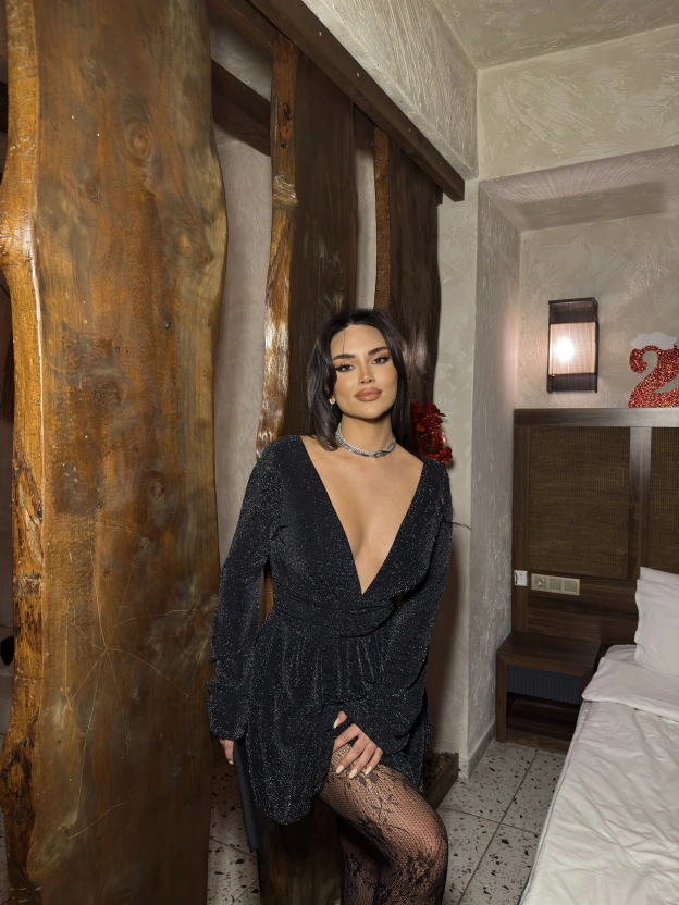 Siyah Taşlı İspanyol Kol V Yaka Şortlu Elbise