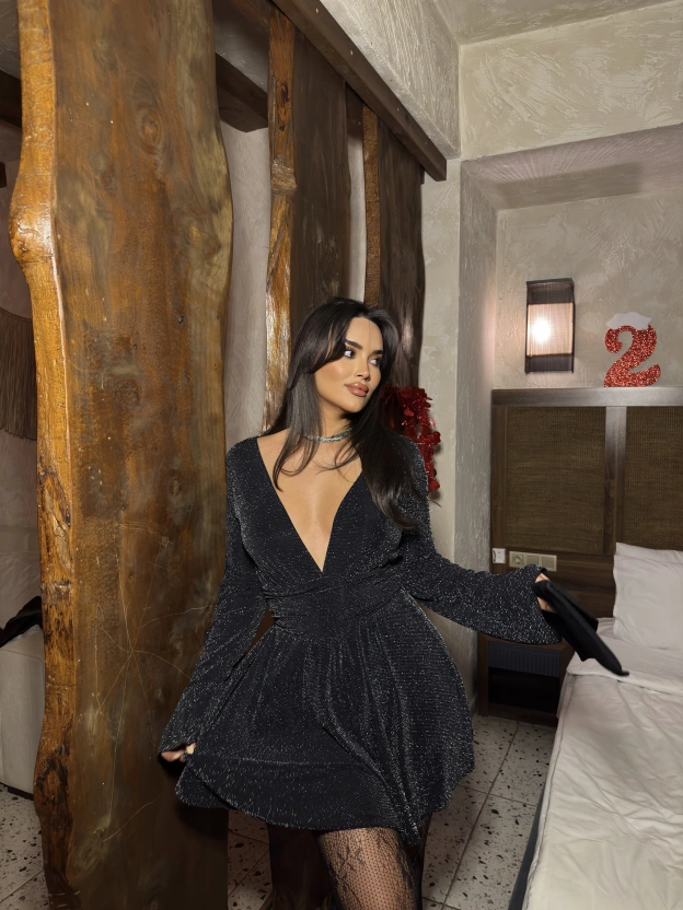 Siyah Taşlı İspanyol Kol V Yaka Şortlu Elbise