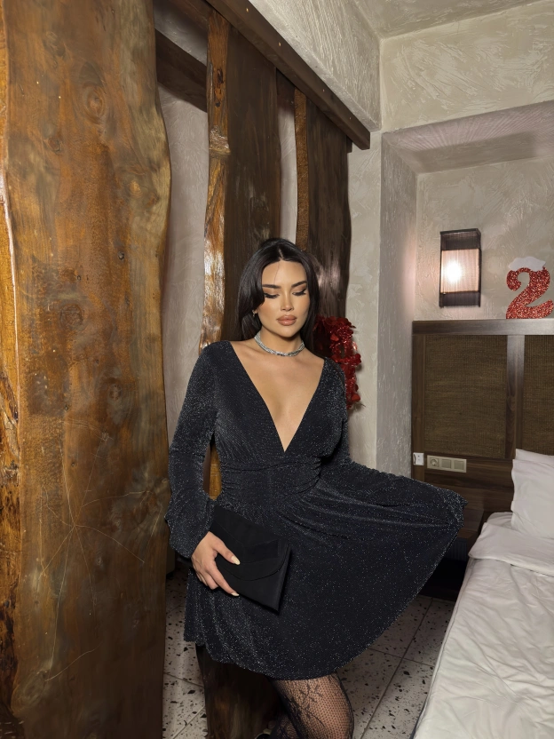 Siyah Taşlı İspanyol Kol V Yaka Şortlu Elbise