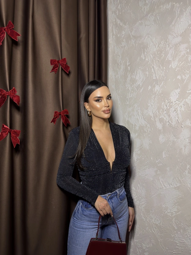 Siyah Buzzy Aksesuarlı Bodysuit