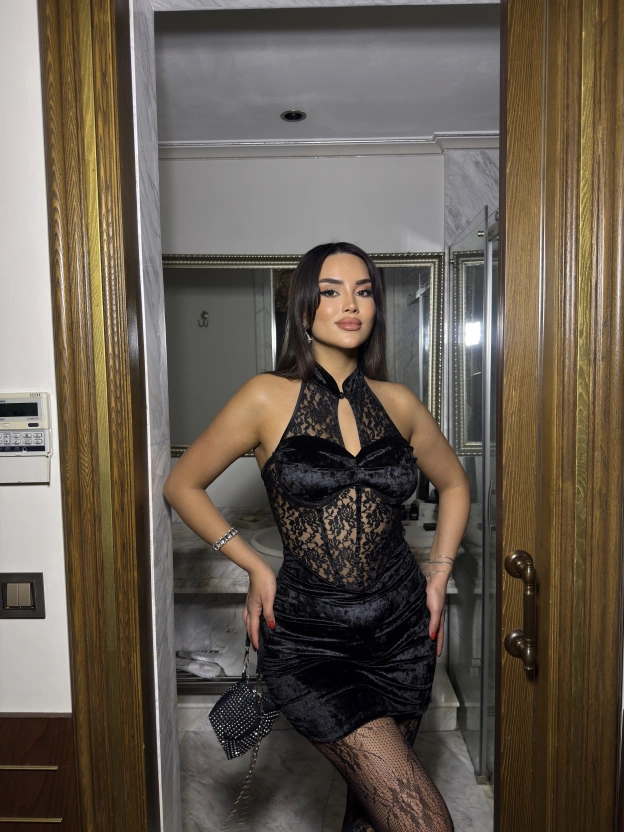 Siyah Kadife Dantel Detay Elbise