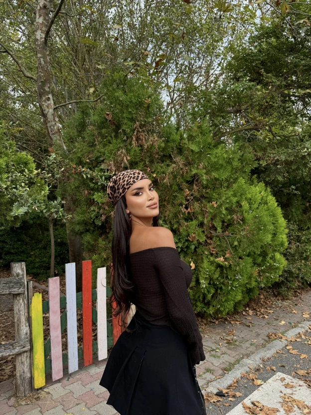 Acı Kahve Madonna Büzgülü Crop