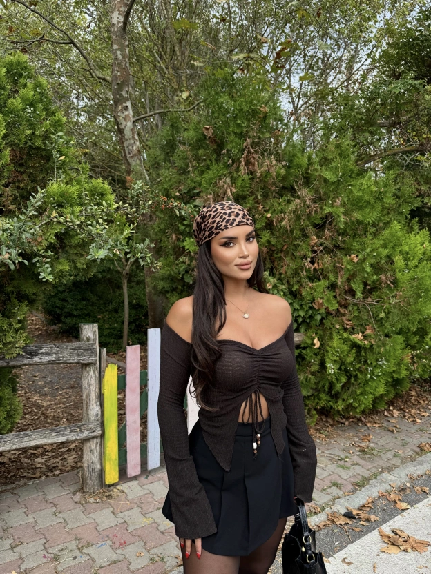Acı Kahve Madonna Büzgülü Crop