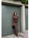 Kahverengi Omuz Detay Tasarım Uzun Elbise