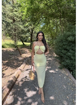 Sarı Boyundan Bağlamalı Dekolteli Uzun Elbise