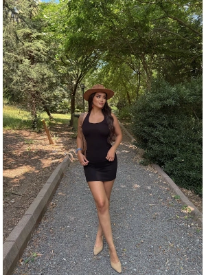 Siyah Boyundan Geçirmeli Basic Elbise