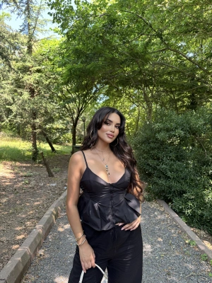 Siyah Askılı Düğme Detay Basic Bluz