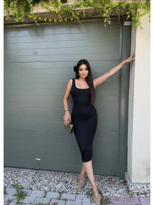 Siyah Kare Yaka Uzun Basic Elbise