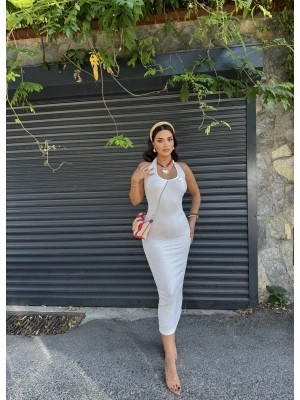 Beyaz Boyundan Geçirmeli Uzun Bürümcük Elbise