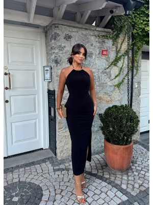 Siyah Halter Yaka Aksesuarlı Uzun Elbise