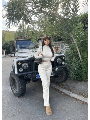 Bej Parmak Geçirmeli Triko Takım