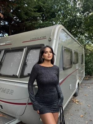 Siyah Sırt Detay Simli Elbise