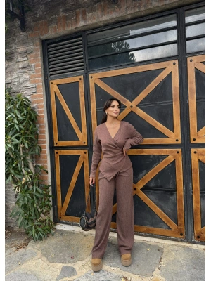 Kahverengi Kruvaze Yaka Tokalı Alt Üst Takım