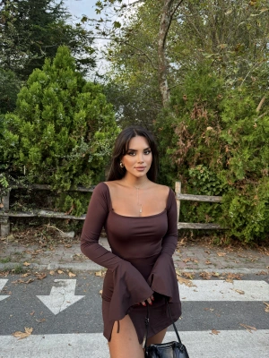 Kahverengi İspanyol Kol Yırtmaçlı Mini Elbise